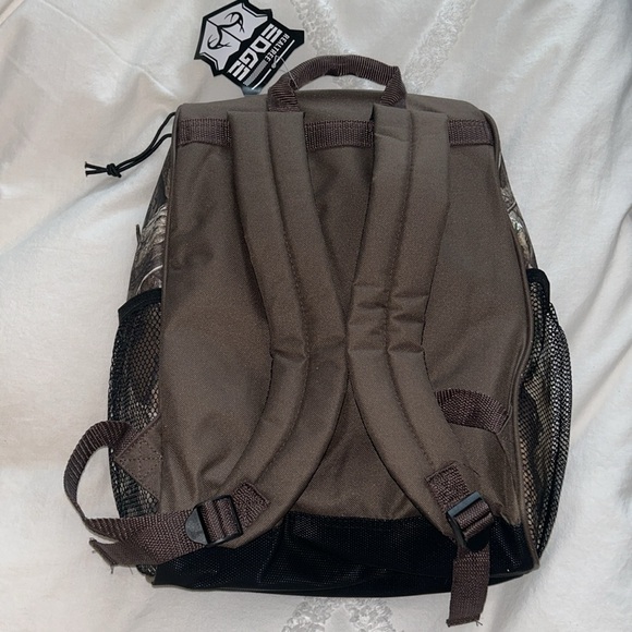 Realtree Camo Backpack - Picture 4 of 6